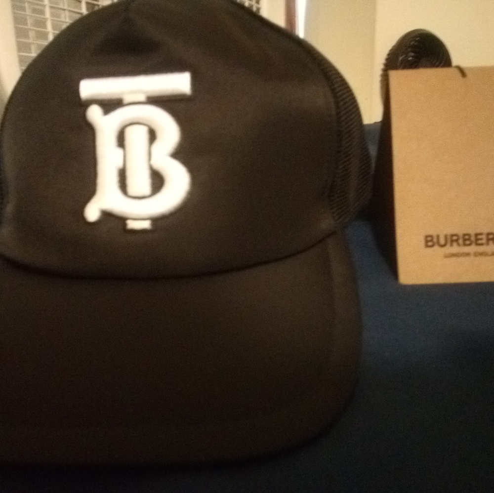Burberry hat never worn
